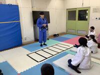 唐木田さんから話を聞く中学部生徒