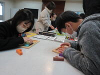 ボードゲームで楽しむ様子