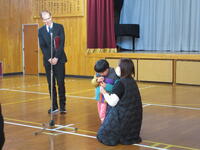 目標を発表する幼児