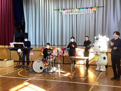 生徒によるドラム演奏