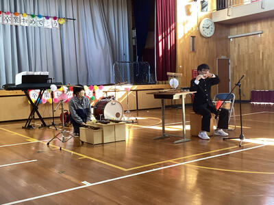 生徒による民族楽器演奏