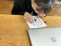 立体図でArduinoの構造を把握している様子