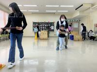 おぼん運びの様子