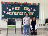 自己紹介をする新入生